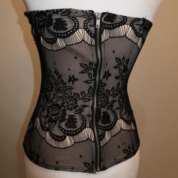 corsets - Picture 3 of 4